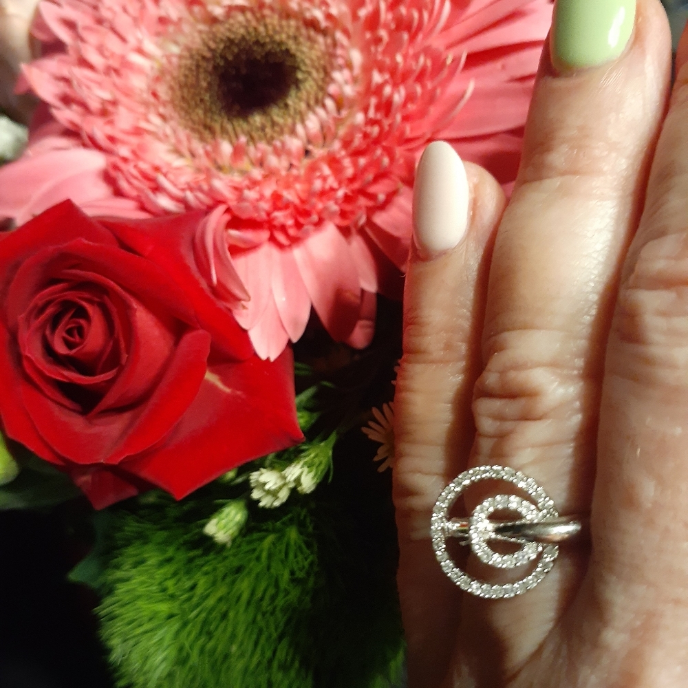 Diamond Ring 14k white gold in a beautiful setting! BrAND NEW WiTHOUT TAG